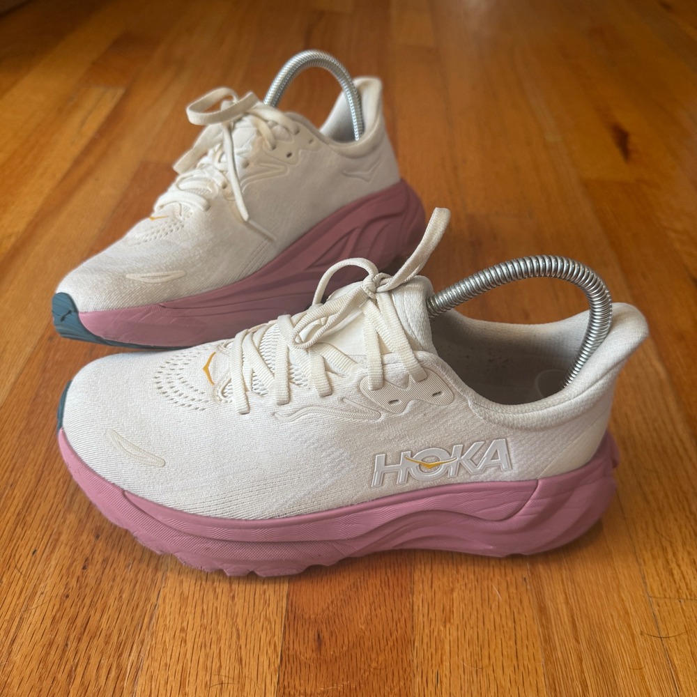 Hoka Arahi 8 Womens Stability Running Shoes Cream Mauve Pink Sneakers